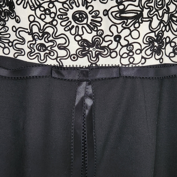 David Meister Strapless Embroidered Black White Dress Size 8 - Picture 4 of 10